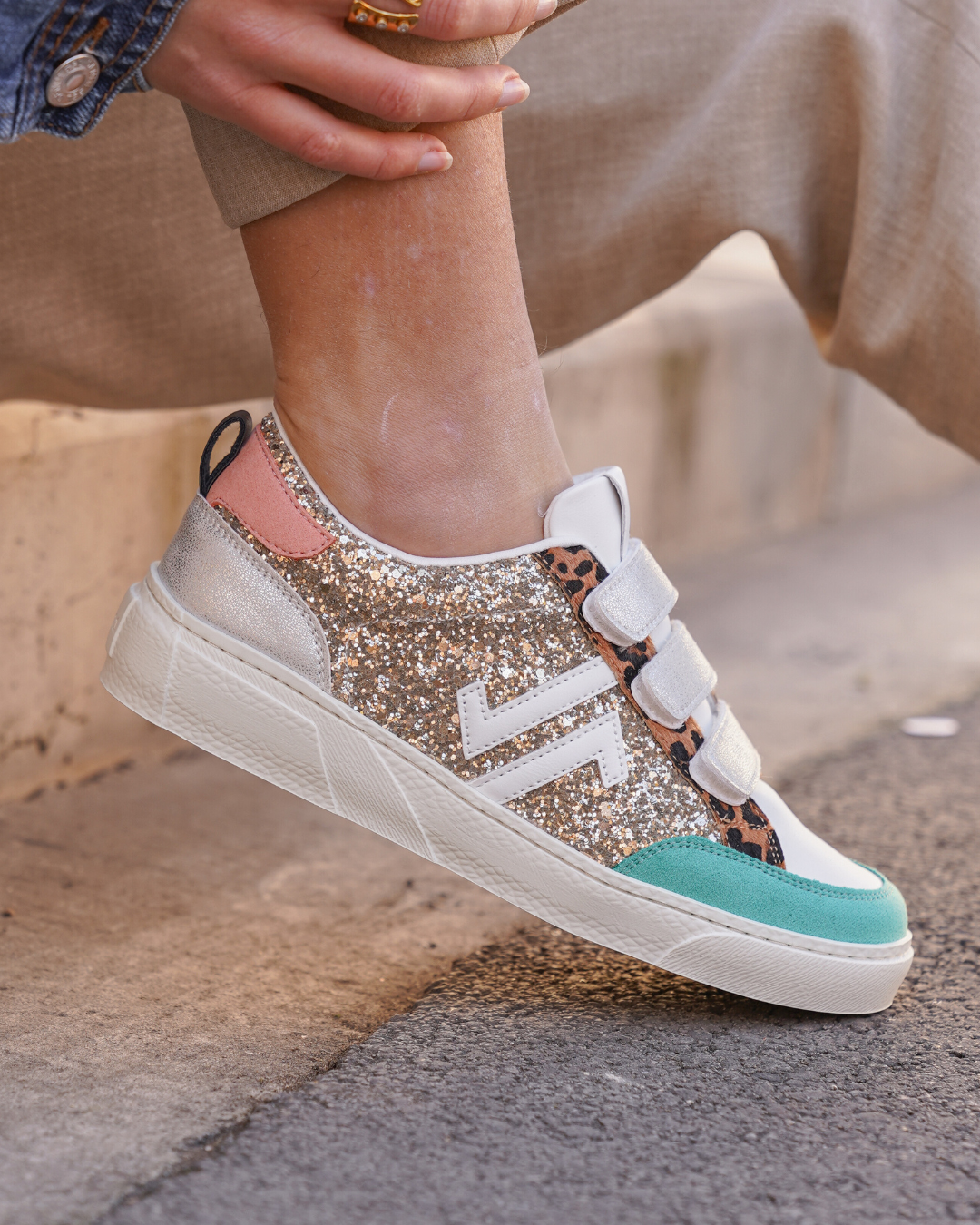 Basket femme multicolore à scratch - CL84 MULTI - Casualmode.fr