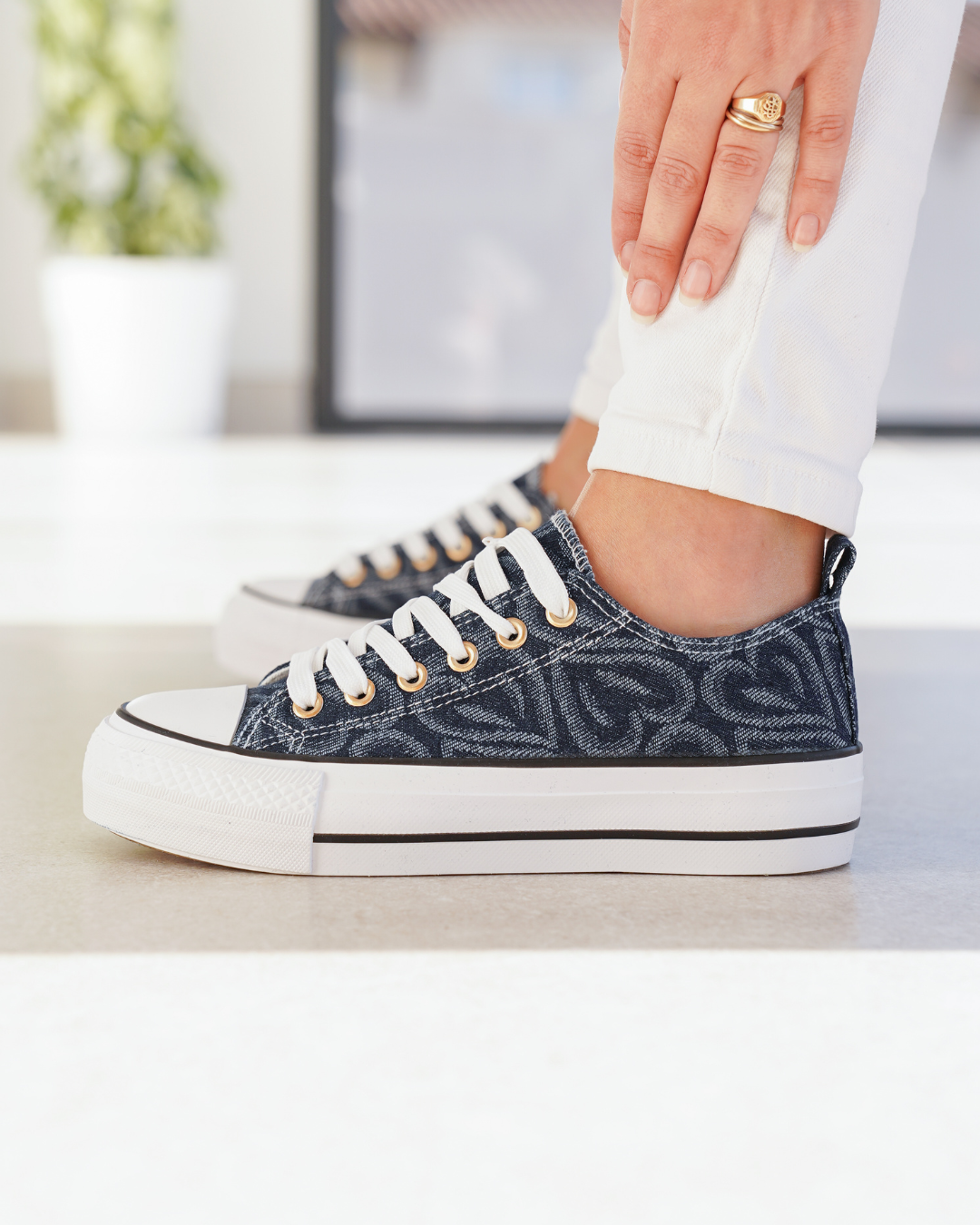 Basket femme compensée bleu foncé à lacets - Nolwen - Casualmode.fr