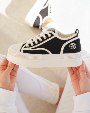 Basket femme compensée noire à lacets - Odette - Casualmode.fr