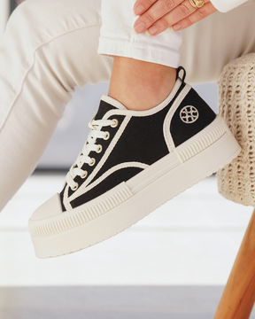 Basket femme compensée noire à lacets - Odette - Casualmode.fr