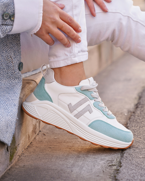 Basket femme compensée bleu pastel à lacets - CL89 PASTEL - Casualmode.fr