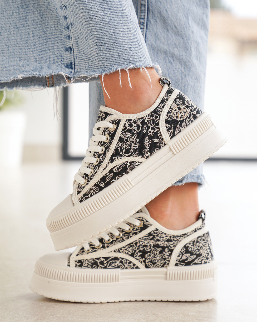 Basket femme toile noire à lacets - Imala - Casualmode.fr