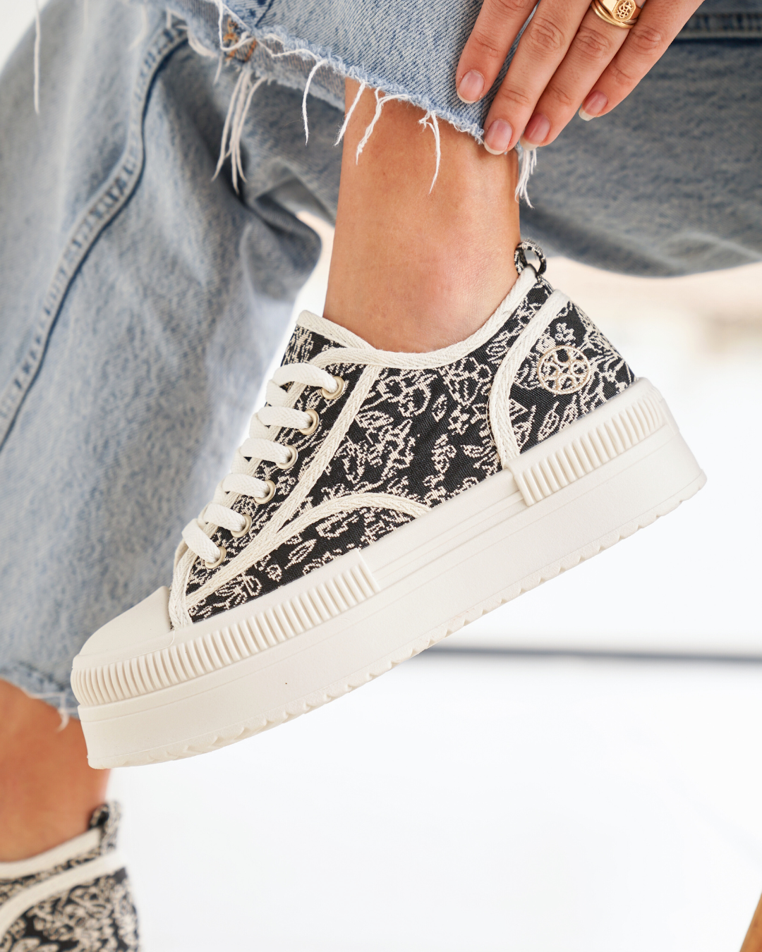 Basket femme toile noire à lacets - Imala - Casualmode.fr