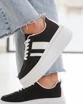 Basket femme compensée noire à lacets - Mareva - Casualmode.fr