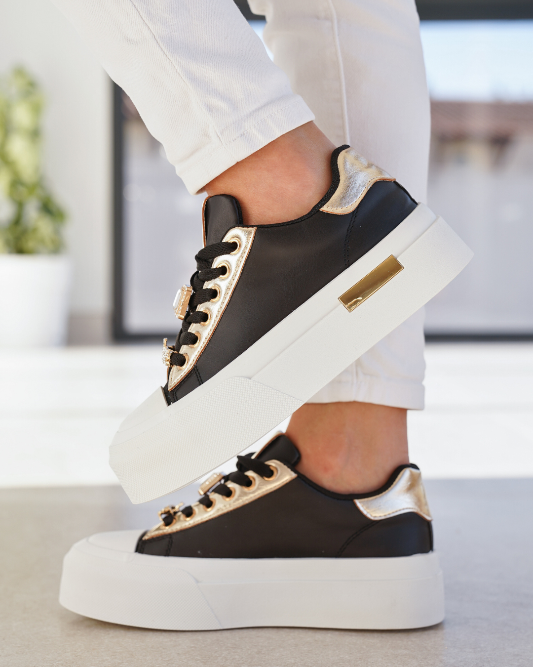 Basket femme compensée noire à lacets - Raquel - Casualmode.fr