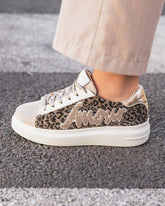 Basket femme léopard à paillettes argentées - Brenda - Casualmode.fr