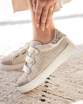 Basket femme dorée et blanche à scratch - Cassidy - Casualmode.fr