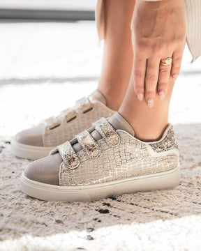 Basket femme dorée et blanche à scratch - Cassidy - Casualmode.fr