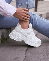 Basket femme compensée blanche à lacets - Arya - Casualmode.fr