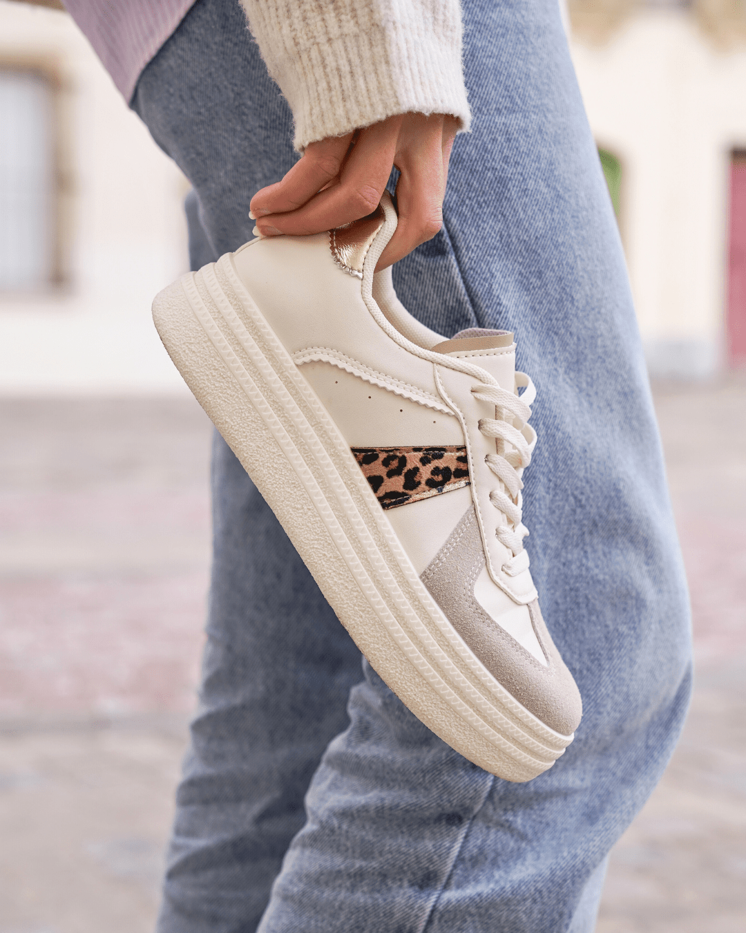Basket femme compensée léopard à lacets - Alicia - Casualmode.fr