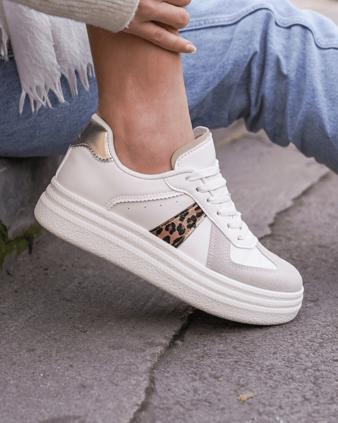 Basket femme compensée léopard à lacets - Alicia - Casualmode.fr