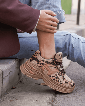 Basket femme compensée léopard à lacets - Arya - Casualmode.fr