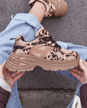 Basket femme compensée léopard à lacets - Arya - Casualmode.fr