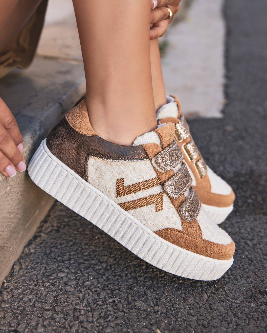 Basket femme camel à scratch - CL79 CAMEL - Casualmode.fr