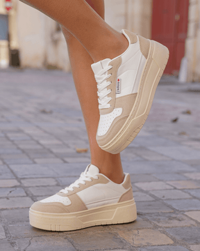 Basket femme compensée taupe à lacets - Aliana - Casualmode.fr
