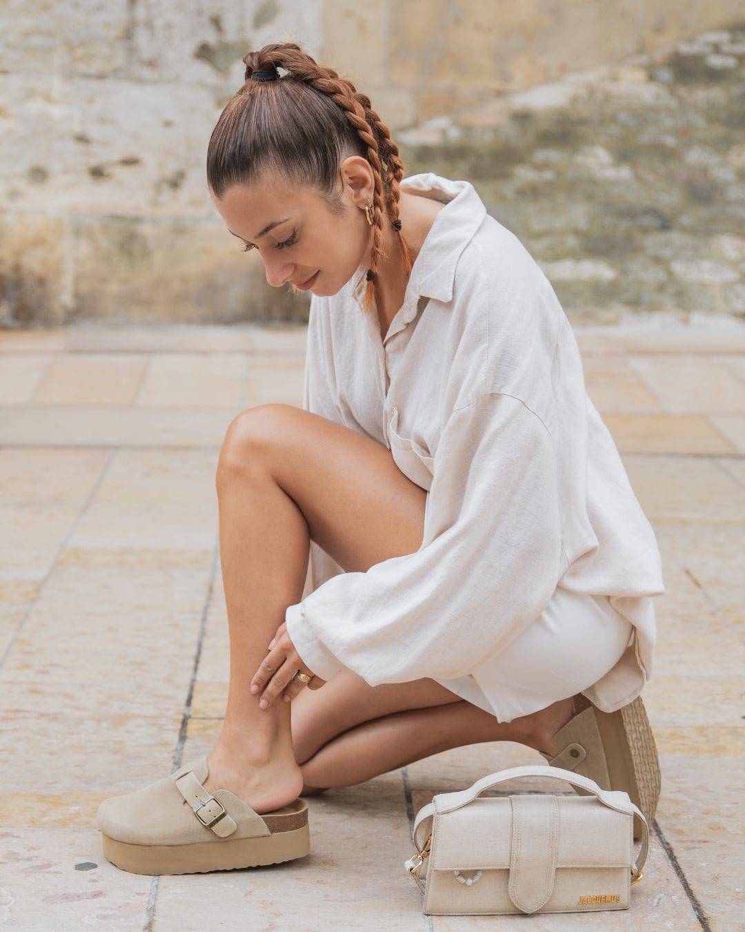 Sabots femme en CUIR taupe avec boucle - Clara - Casualmode.fr